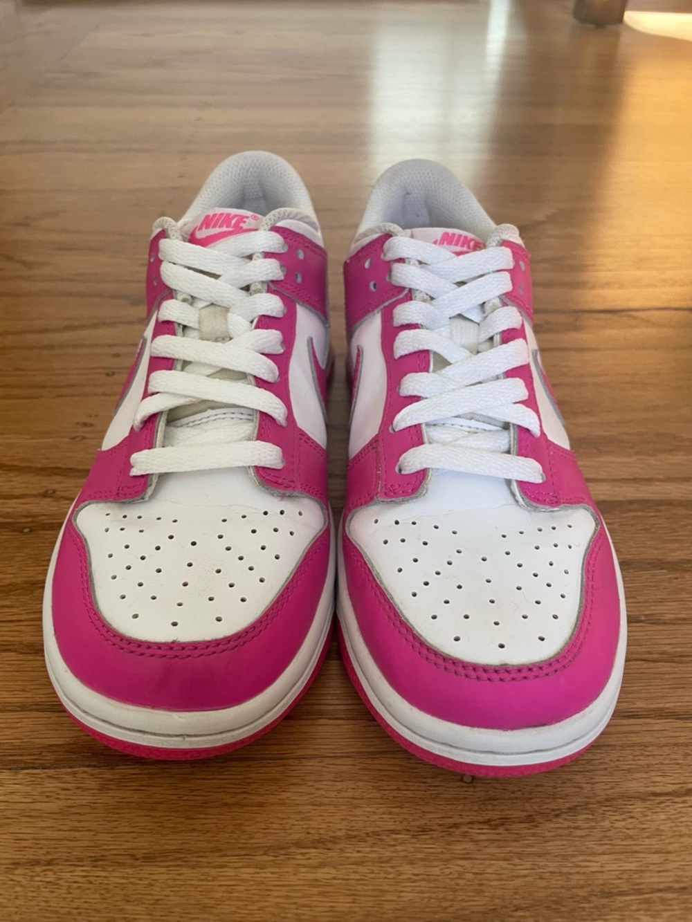 Nike Dunk Low Court Shoes Laser Fuchsia Youth Size 5 Style FB9109-102 - Picture 2 of 11